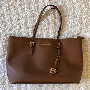 Michael Kors Jet Set Travel Medium Soffiano in BRO